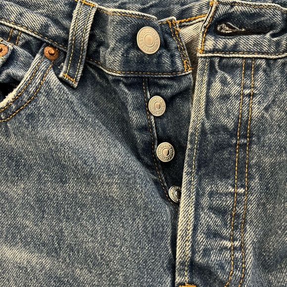 Like new Levi’s 501 button fly - Picture 6 of 6